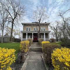 Joseph’s Entire Apt @ the Historic McCormick House